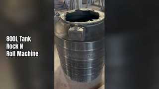 เครื่อง Rotomolding สร้างถังน้ำขนาด 800 ลิตร